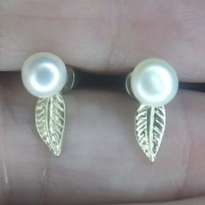 Vintage Lisner Pearl Earrings